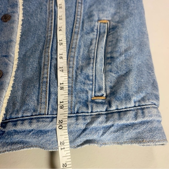 Levi's Denim Jacket with Sherpa Lining Size Women’s Large - Picture 7 of 10